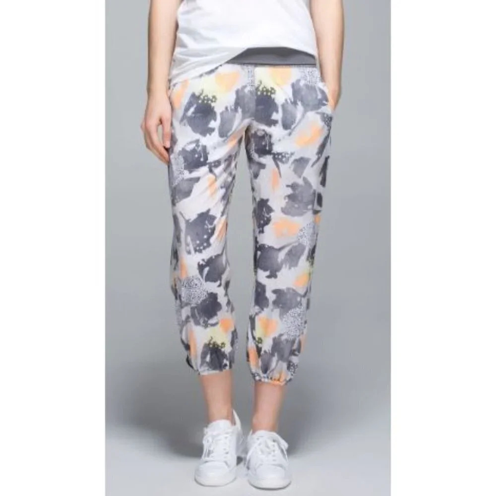 Lululemon Om Pant Mini Art Pop White Multi-sz approx. 6